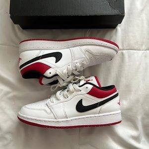 Jordan’s 1 white university